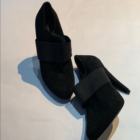 BCBG black suede heels - Picture 2 of 3